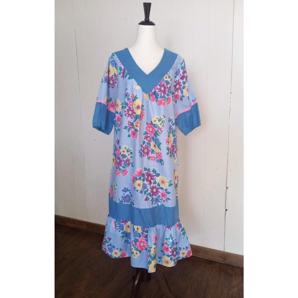 Vintage House Dress, Muumuu, Lounger, Size Medium, Blue and Pink Floral